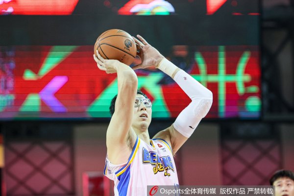 配资炒股公司平台 状态火热！周琦半场7中6高效拿下13分7板2帽 前6投全中
